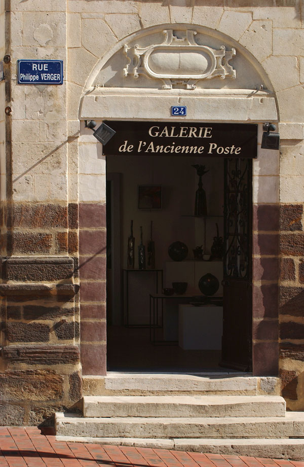 Toucy. Entrée de la Galerie de l'Ancienne Poste. Photo Gilles Puech.