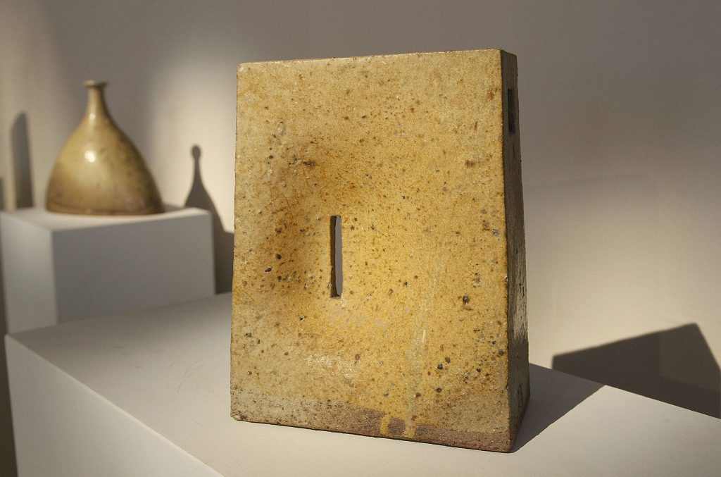 Robert Deblander - chamotte stoneware - céramqiue Robert Deblander - exhibition Galerie de l'Ancienne Poste