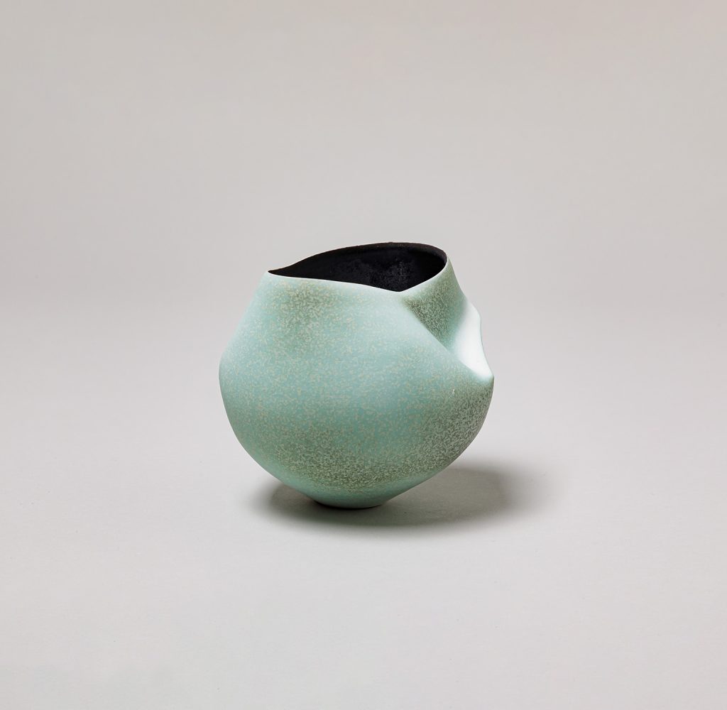 Sara Flynn -irish ceramic artist - ceramic exhibition - ceramic collection - contemporarry porcelain