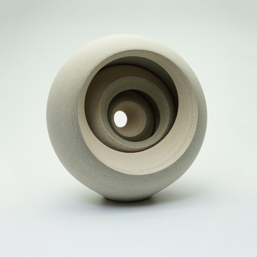 Matthew Chambers exhibition 2026 in France - French ceramic gallery - contemporary ceramic sculpture