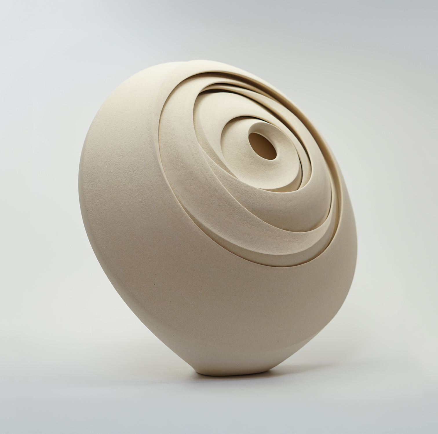 Matthew Chambers - english ceramic artist - contemporary ceramic - ceramic exhibition - ceramic gallery in France