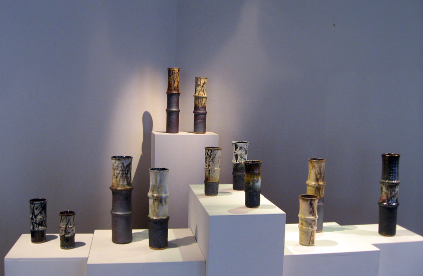 Vases bambous de Nathalie Pierlot exposés en 2008 à la Galerie de l'Ancienne Poste à Toucy.